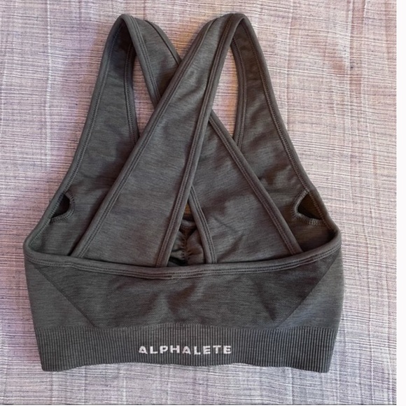 Alphalete amplify sports bra in titanium - Picture 3 of 13